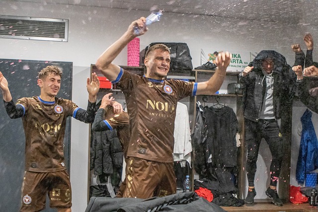 双方防线如 双方防线如